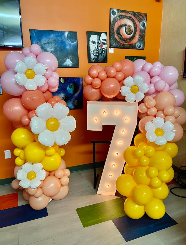Number 7 Daisy Flower Display